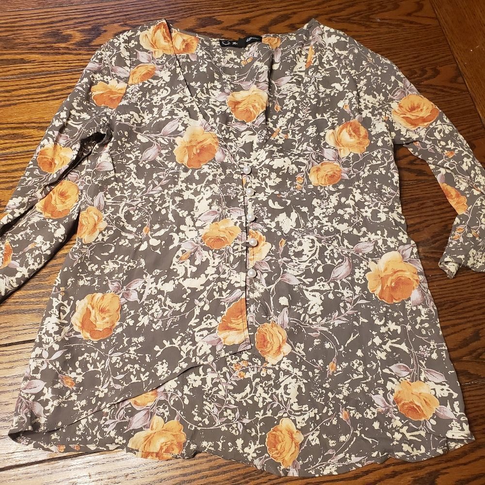 For love&lemons grey&orange rose button down blouse sz small